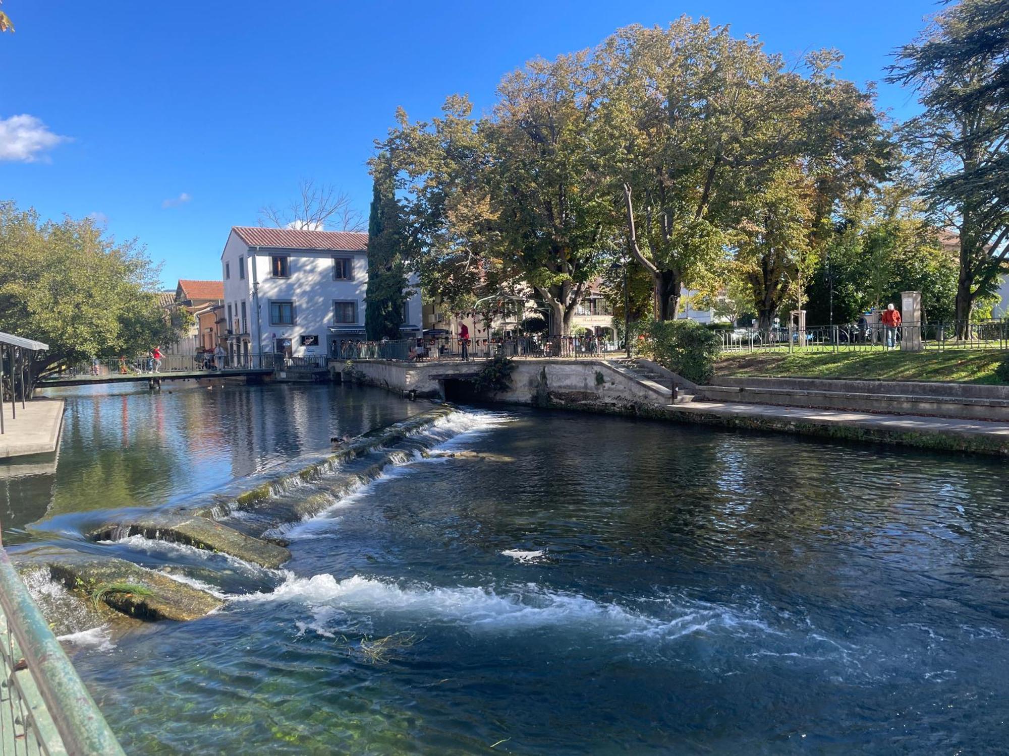 Studio Au Calme Dans Le Centre-Ville Historique LʼIsle-sur-la-Sorgue Buitenkant foto