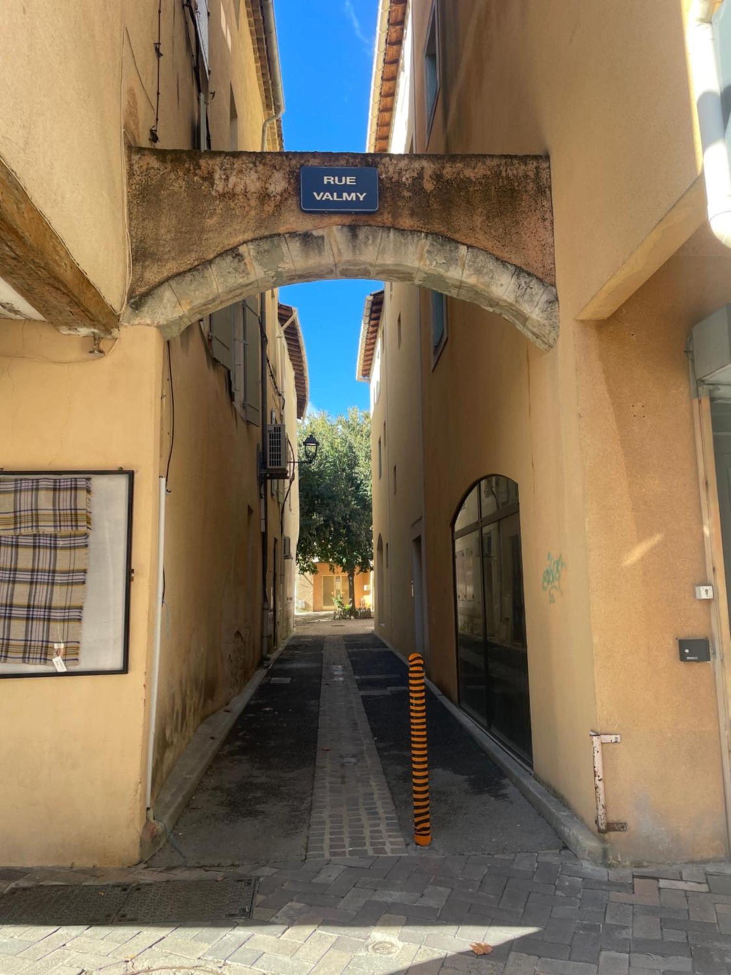 Studio Au Calme Dans Le Centre-Ville Historique LʼIsle-sur-la-Sorgue Buitenkant foto